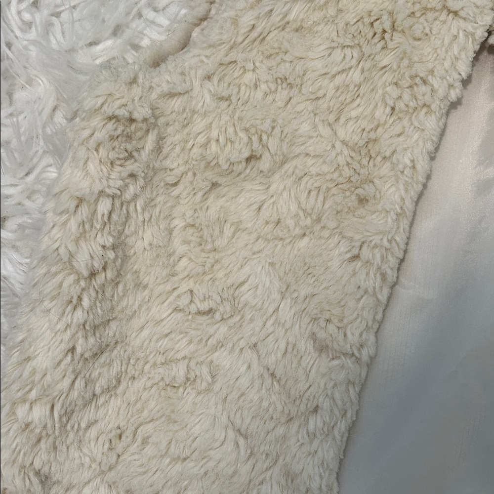 H&M Off-White Faux Fur Vest - Picture 4 of 5